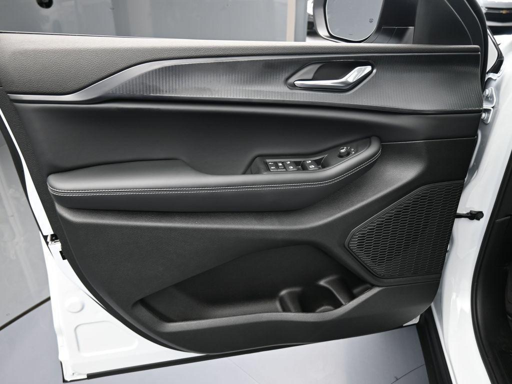 new 2025 Jeep Grand Cherokee L car