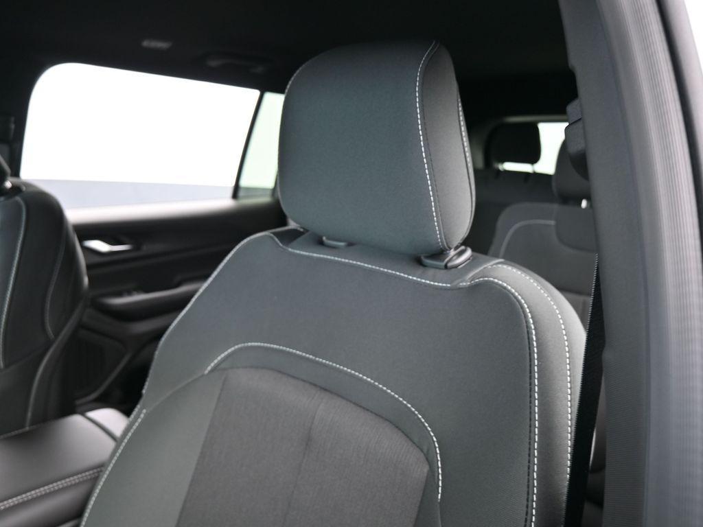 new 2025 Jeep Grand Cherokee L car