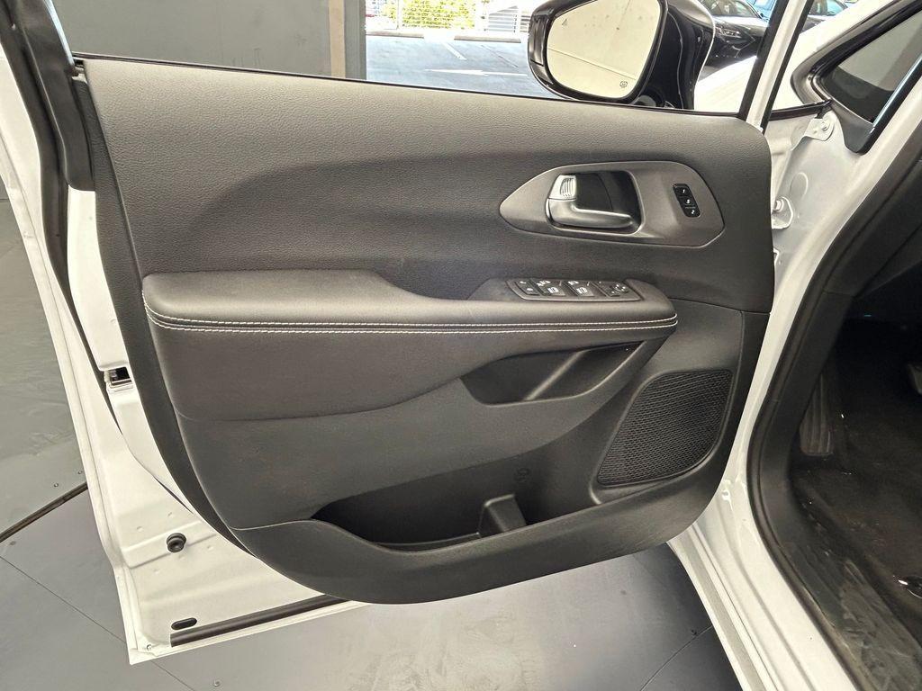 new 2026 Chrysler Pacifica car, priced at $39,052