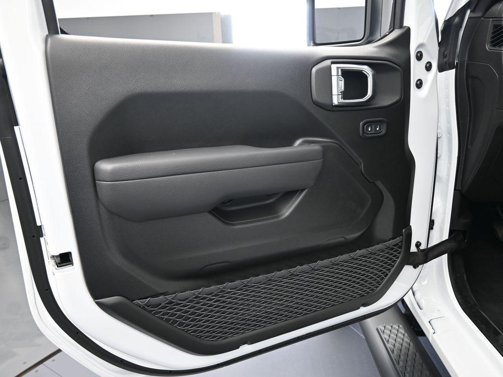 new 2026 Jeep Gladiator car, priced at $44,225