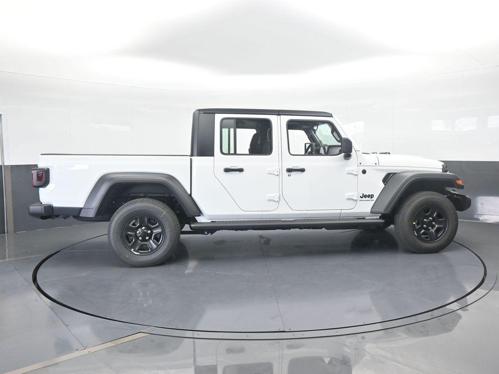 new 2026 Jeep Gladiator car, priced at $44,225