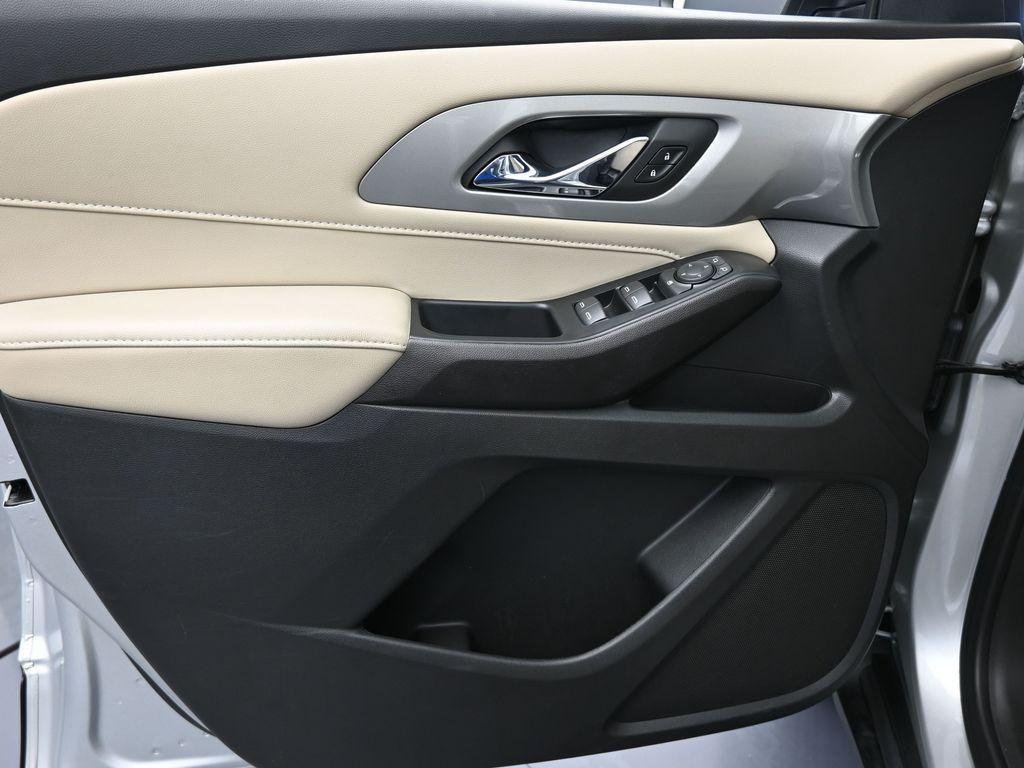 used 2022 Chevrolet Traverse car, priced at $20,991