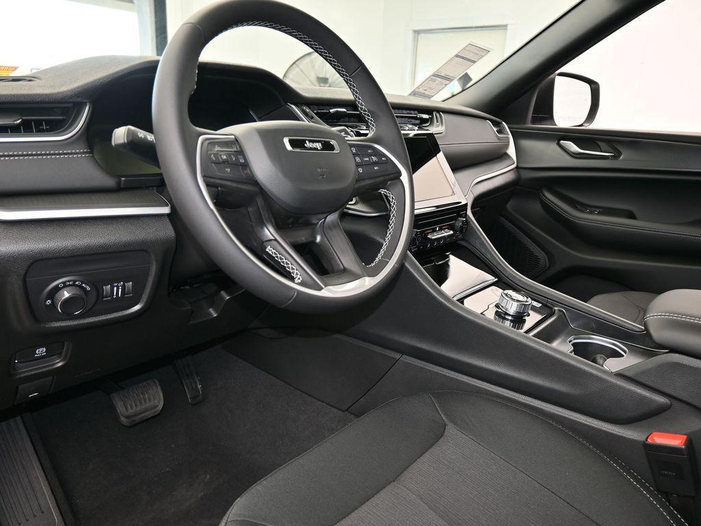 new 2025 Jeep Grand Cherokee car