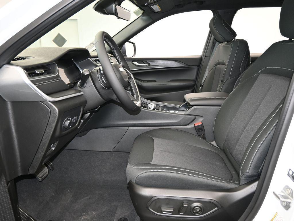 new 2025 Jeep Grand Cherokee car