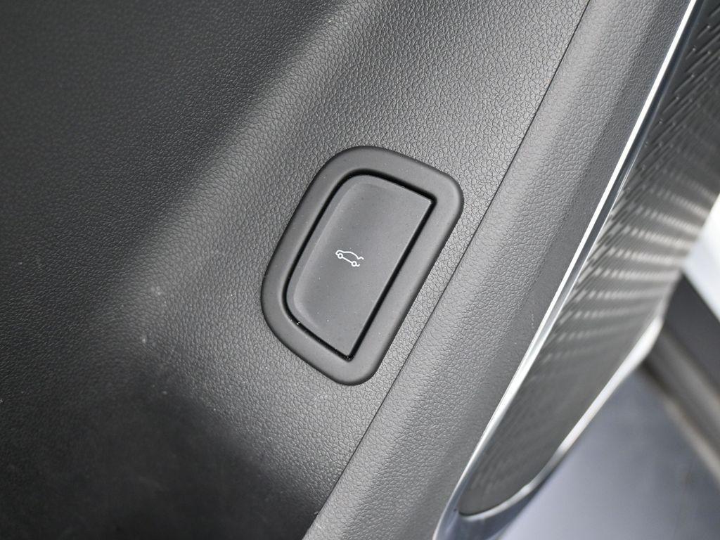 used 2024 Chevrolet Traverse car, priced at $40,998