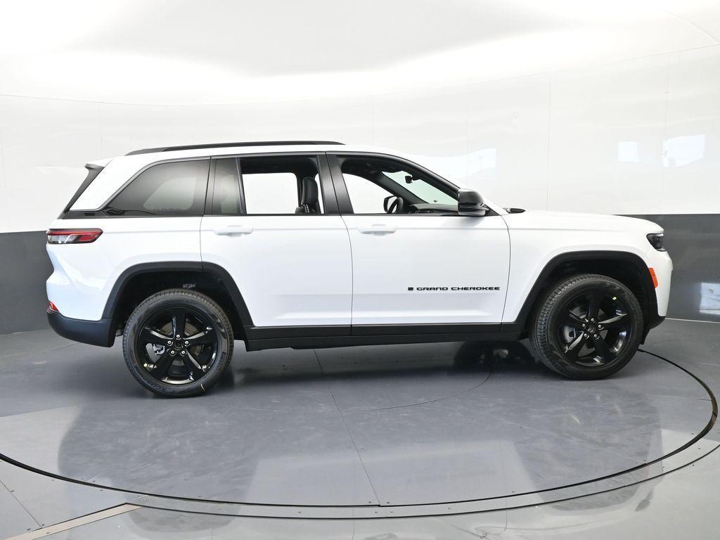 new 2026 Jeep Grand Cherokee car, priced at $39,443