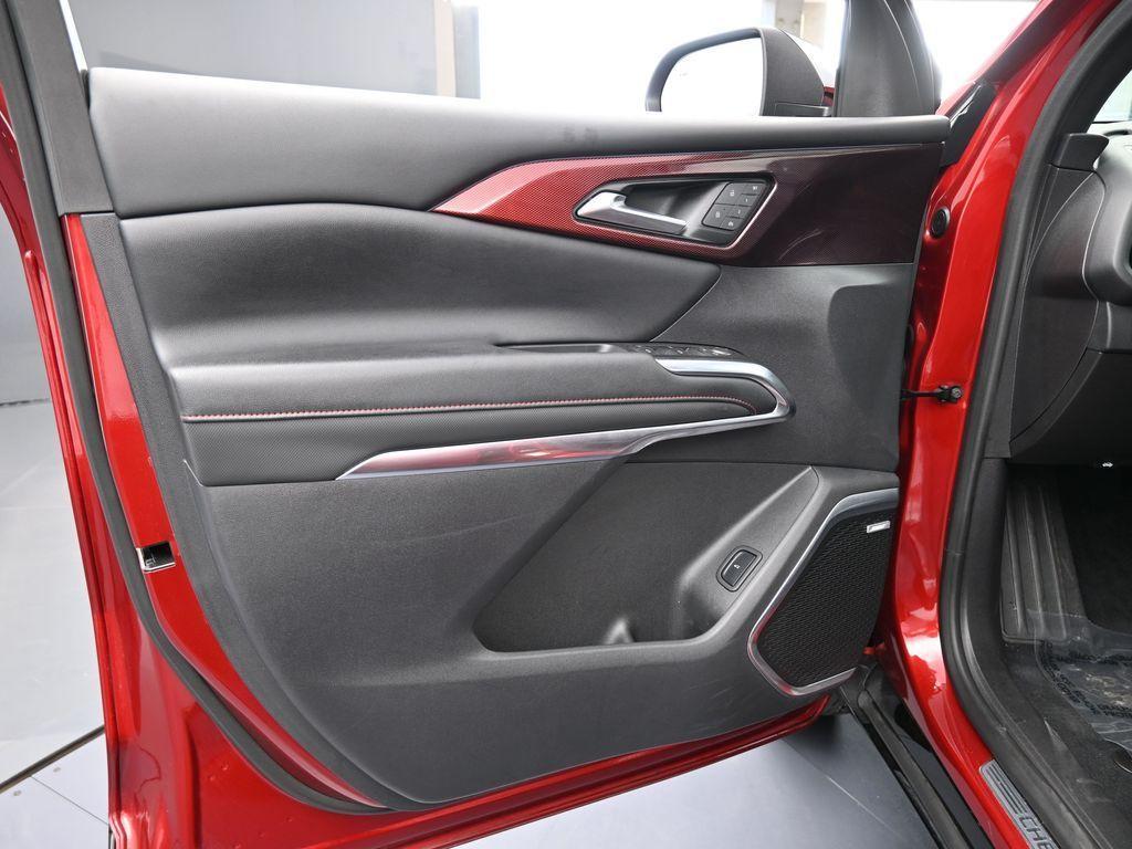 used 2024 Chevrolet Traverse car, priced at $43,991