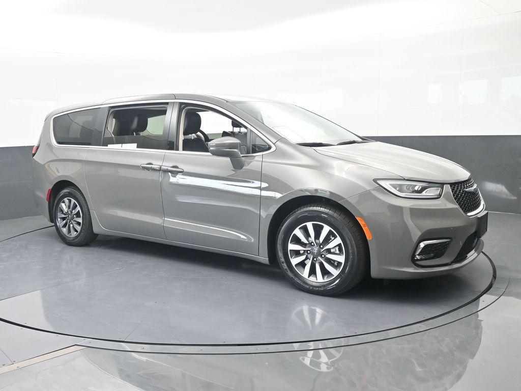 used 2022 Chrysler Pacifica Hybrid car, priced at $19,991