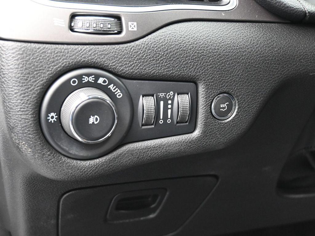 used 2022 Jeep Cherokee car, priced at $20,991