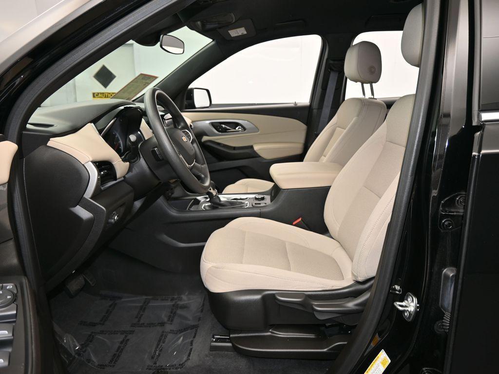 used 2023 Chevrolet Traverse car, priced at $20,997