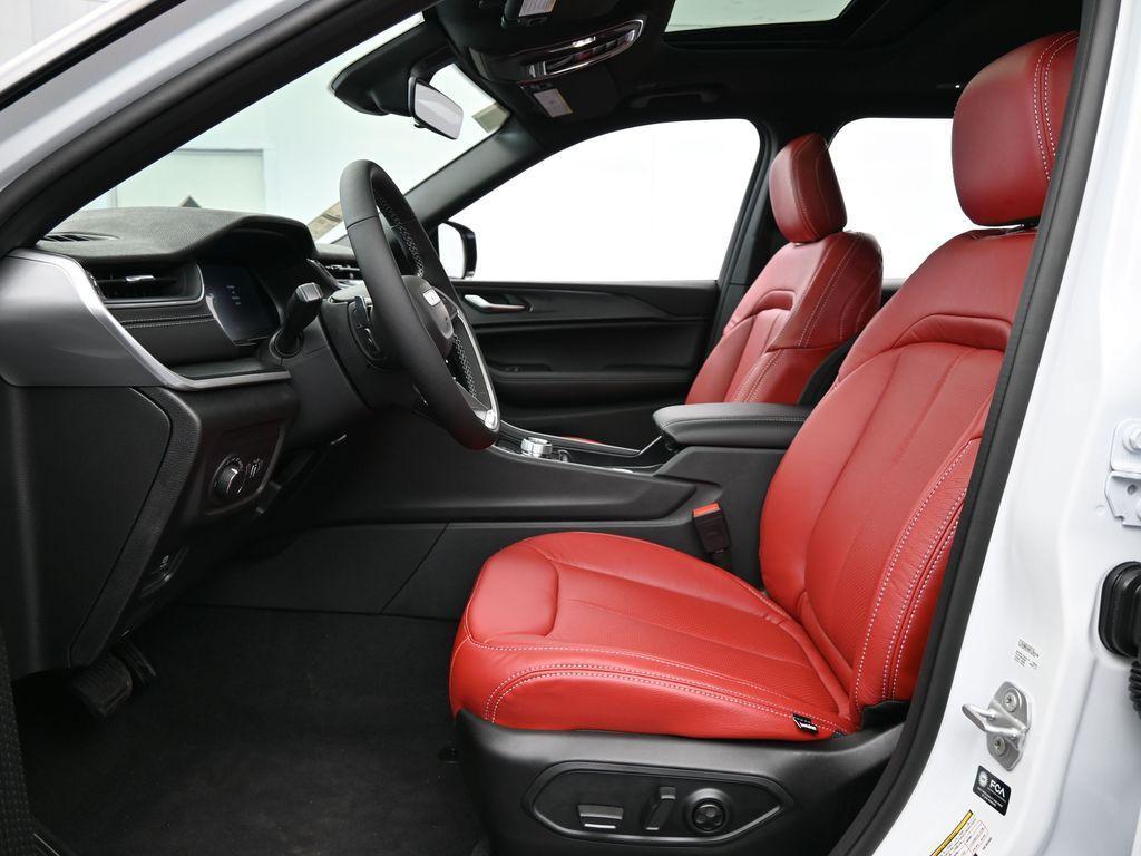 new 2025 Jeep Grand Cherokee L car