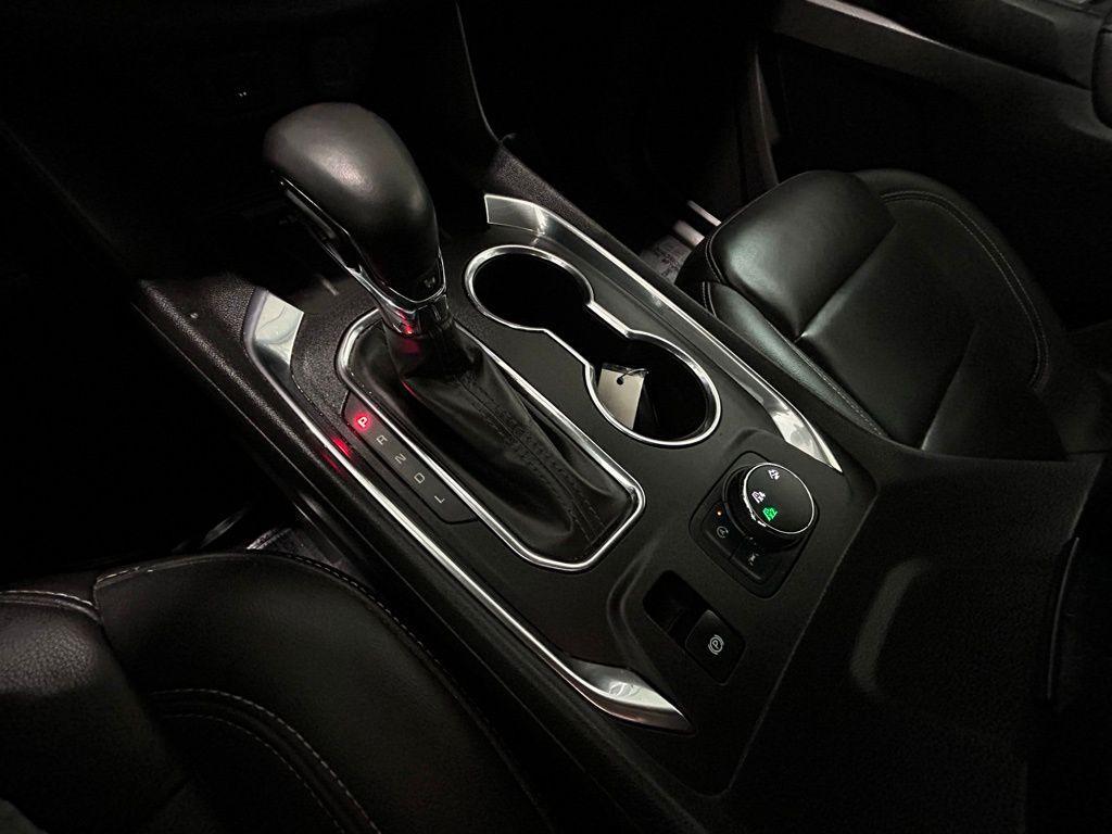 used 2023 Chevrolet Traverse car, priced at $32,300