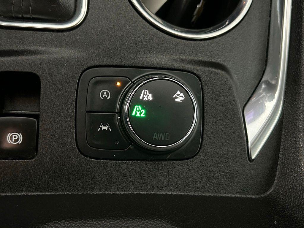 used 2023 Chevrolet Traverse car, priced at $32,300