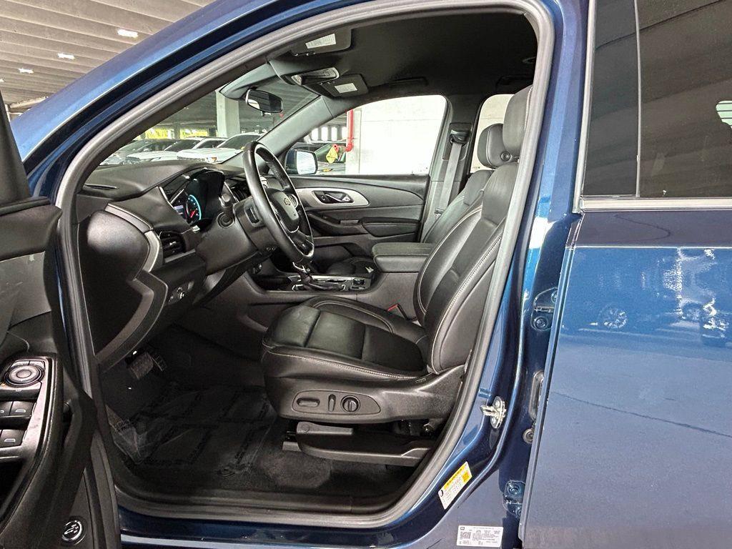 used 2023 Chevrolet Traverse car, priced at $32,300