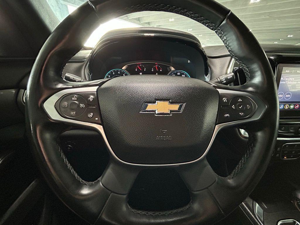 used 2023 Chevrolet Traverse car, priced at $32,300