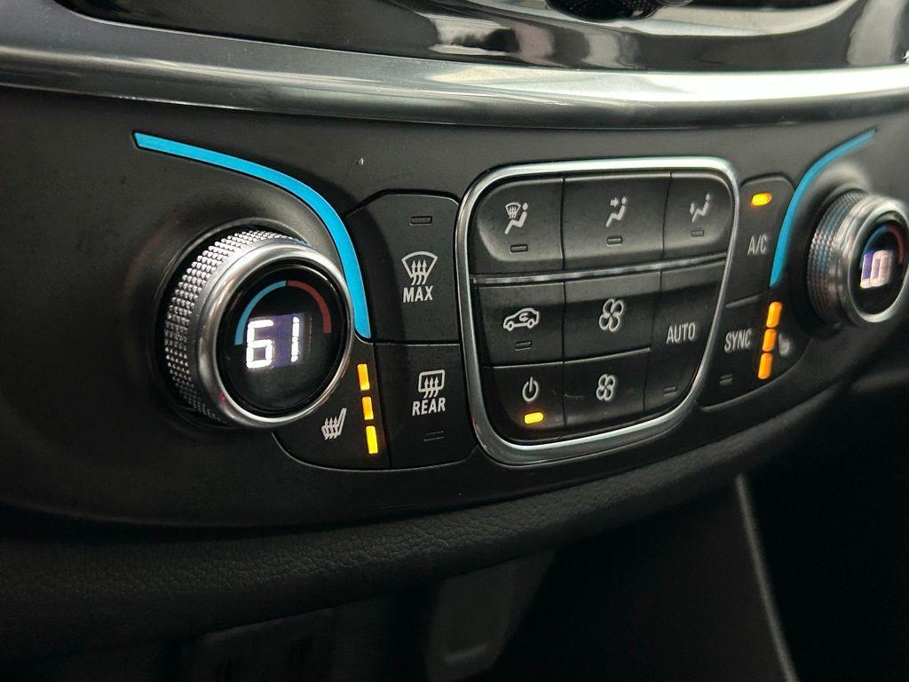 used 2023 Chevrolet Traverse car, priced at $32,300