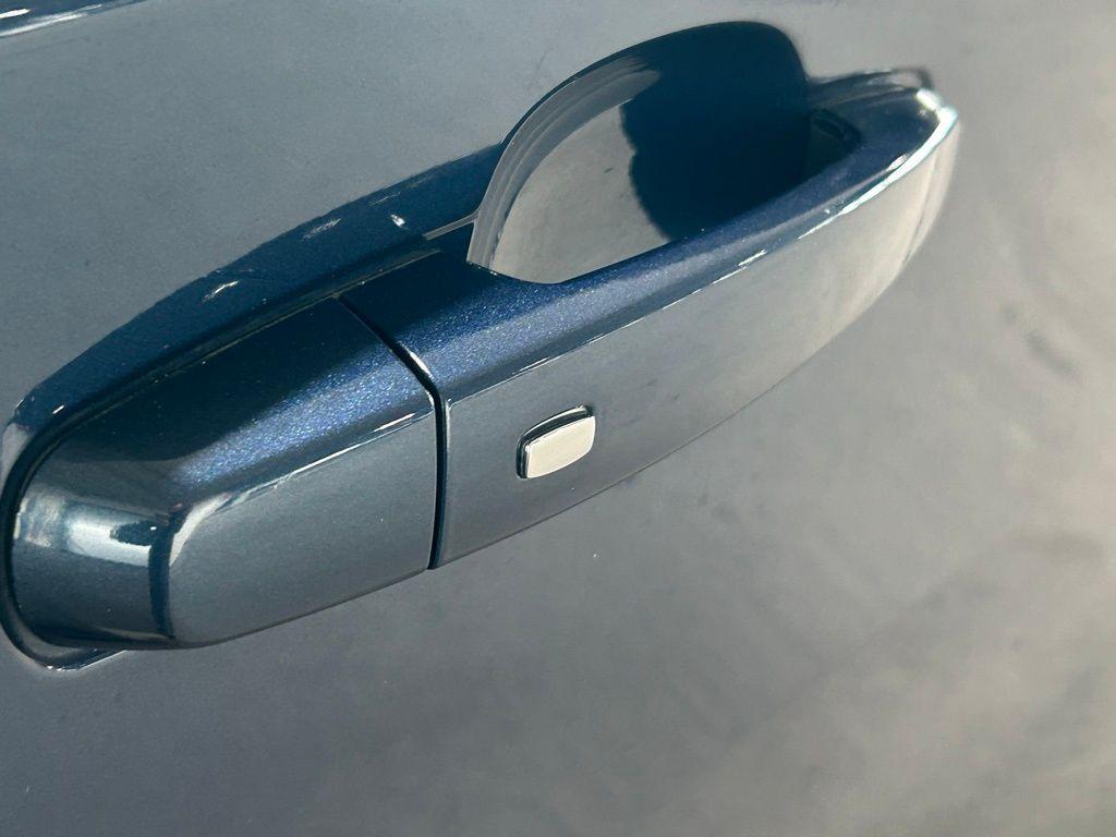 used 2023 Chevrolet Traverse car, priced at $32,300