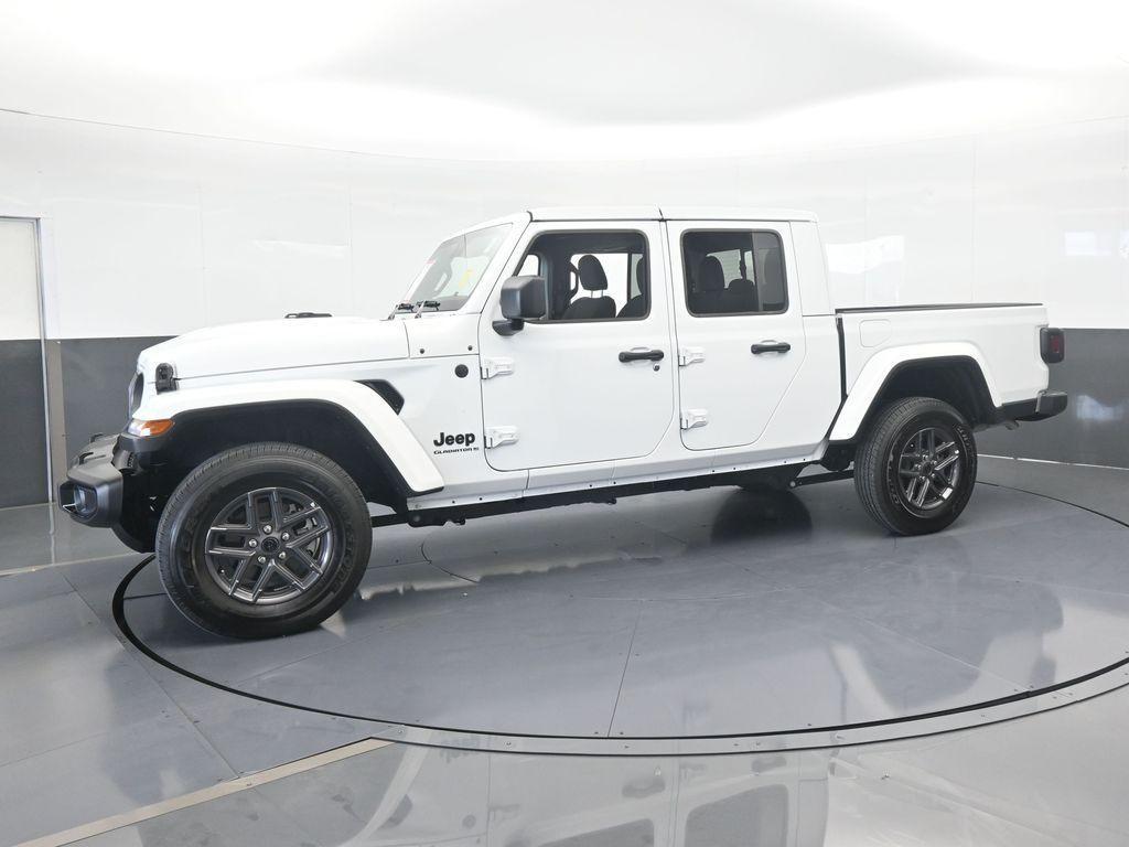 used 2025 Jeep Gladiator car, priced at $37,993