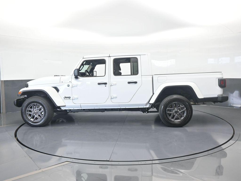 used 2025 Jeep Gladiator car, priced at $37,993