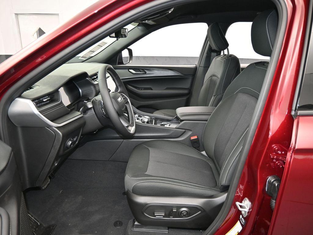 new 2025 Jeep Grand Cherokee L car