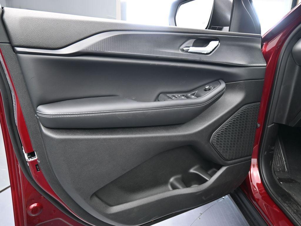 new 2025 Jeep Grand Cherokee L car