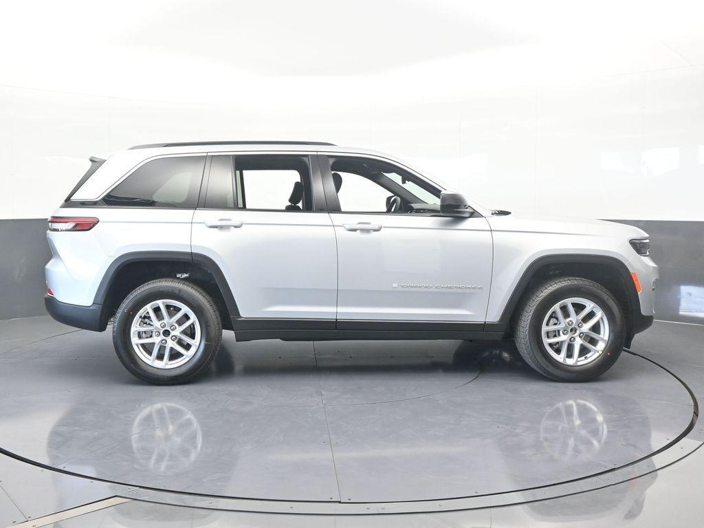 new 2025 Jeep Grand Cherokee car, priced at $40,375