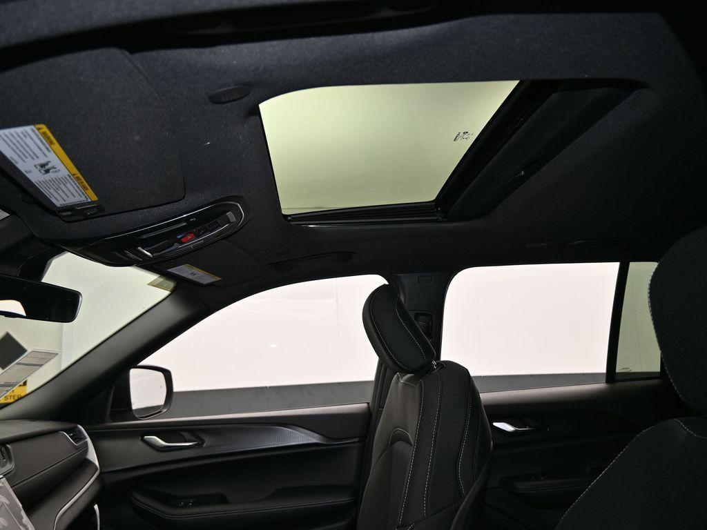 new 2025 Jeep Grand Cherokee car, priced at $40,375