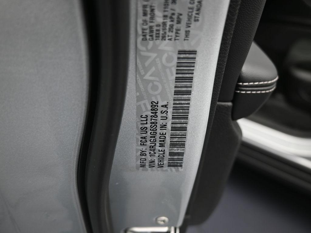 new 2025 Jeep Grand Cherokee car, priced at $40,375