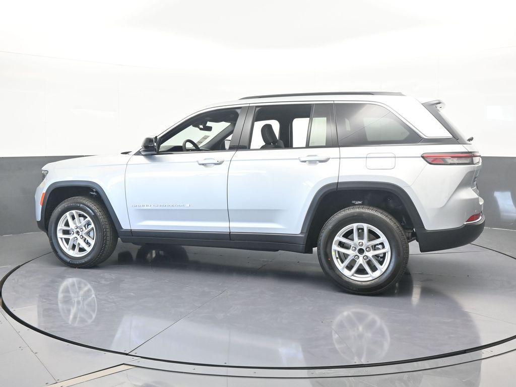 new 2025 Jeep Grand Cherokee car, priced at $40,375
