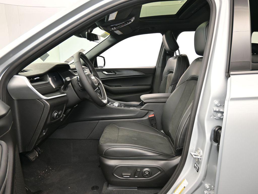 new 2025 Jeep Grand Cherokee car, priced at $32,781