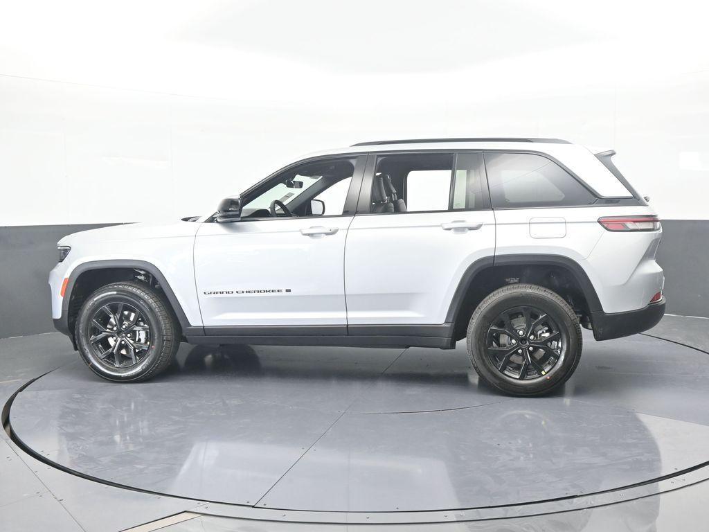 new 2025 Jeep Grand Cherokee car, priced at $32,781