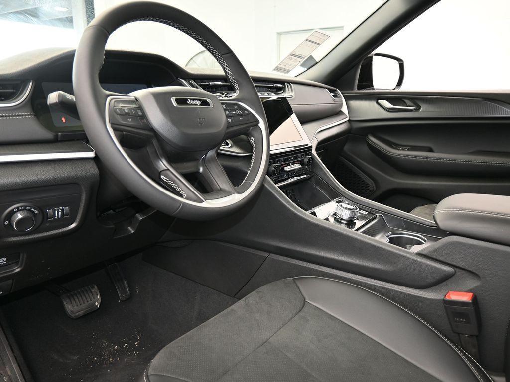 new 2025 Jeep Grand Cherokee car, priced at $32,781