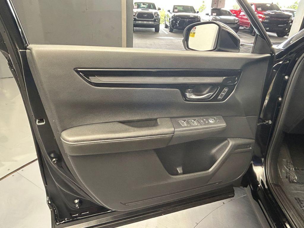 used 2025 Honda CR-V car, priced at $29,627