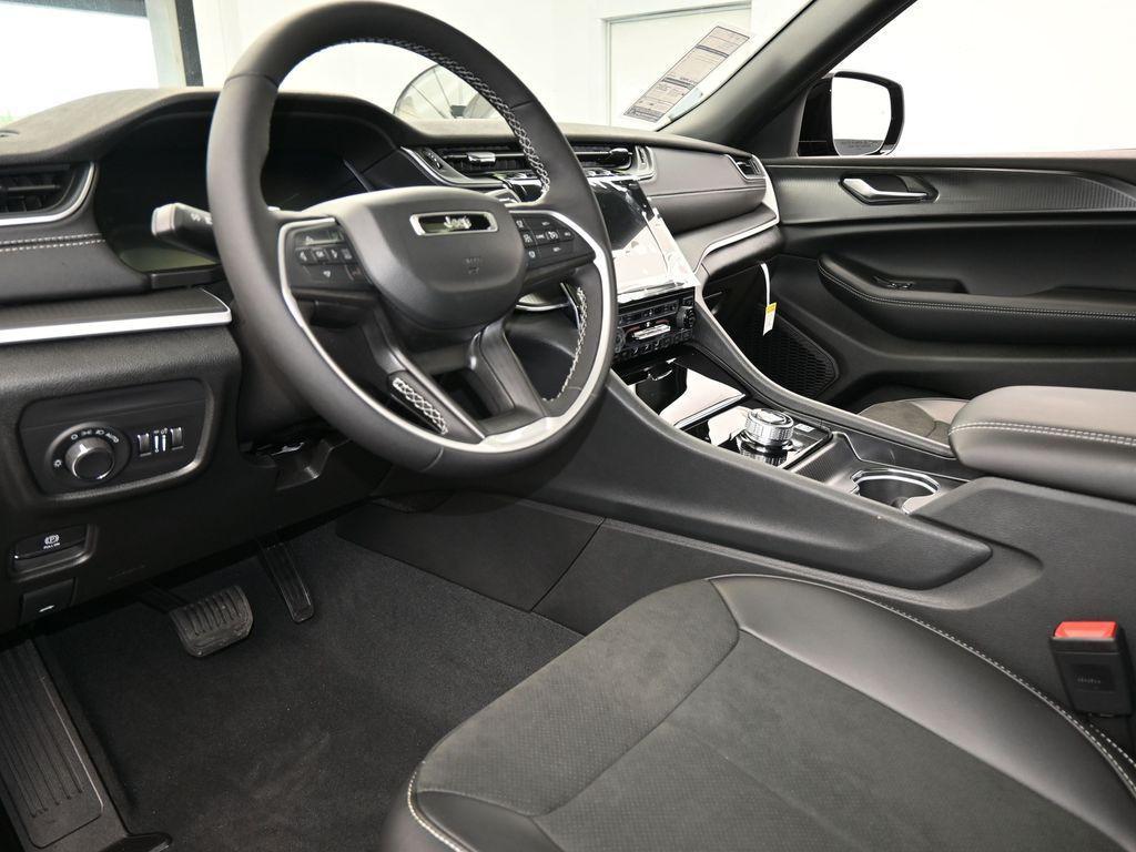 new 2025 Jeep Grand Cherokee car, priced at $47,330