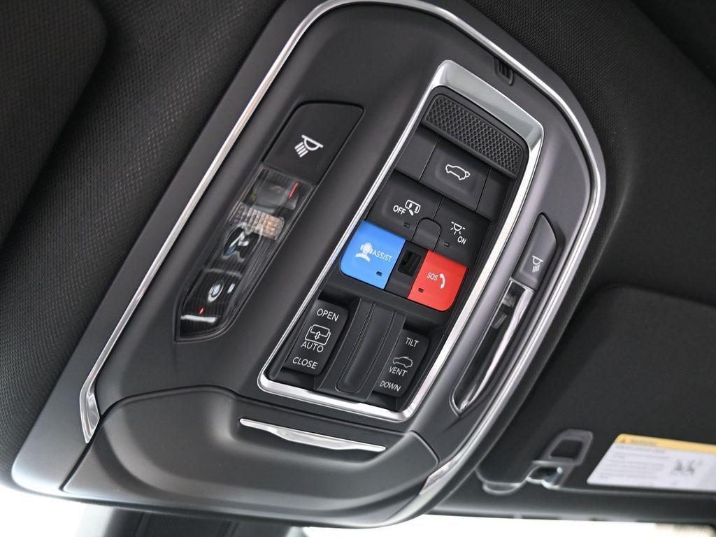 new 2025 Jeep Grand Cherokee car, priced at $47,330