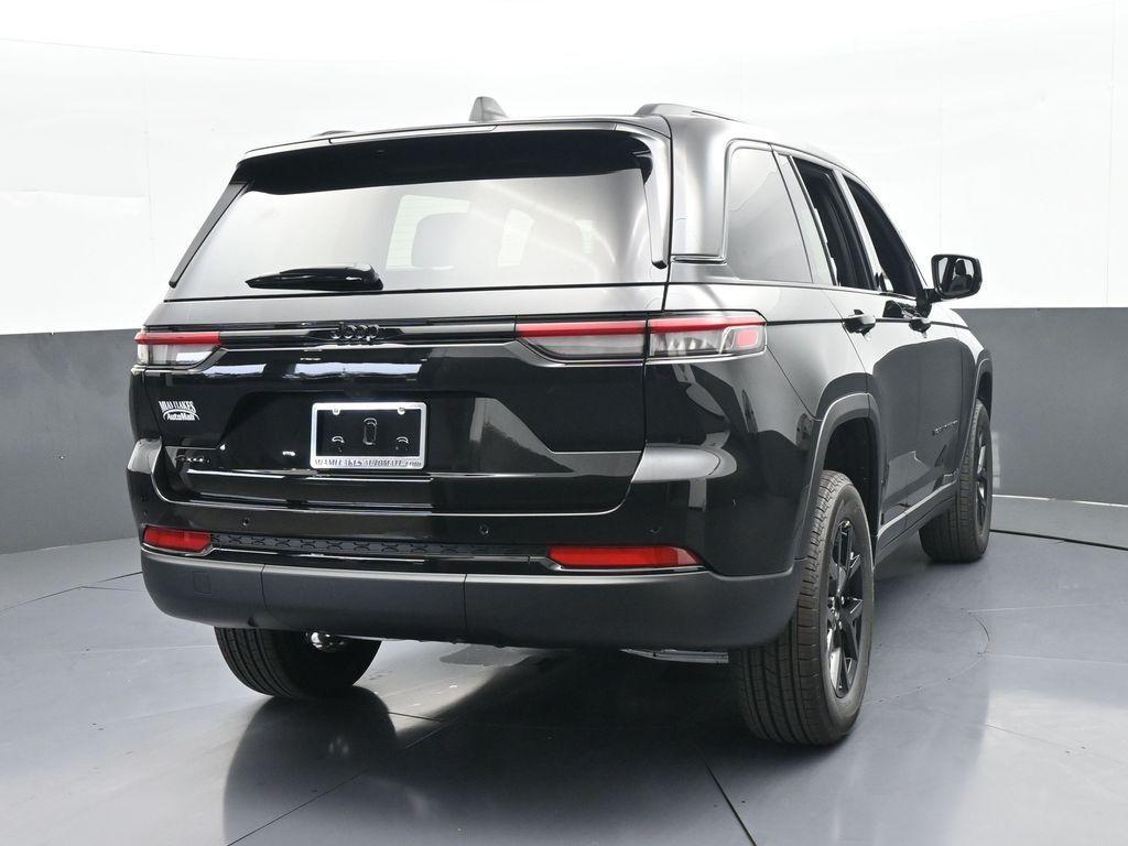 new 2025 Jeep Grand Cherokee car, priced at $47,330