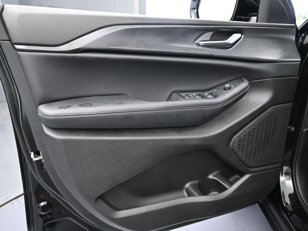 new 2025 Jeep Grand Cherokee car, priced at $47,330