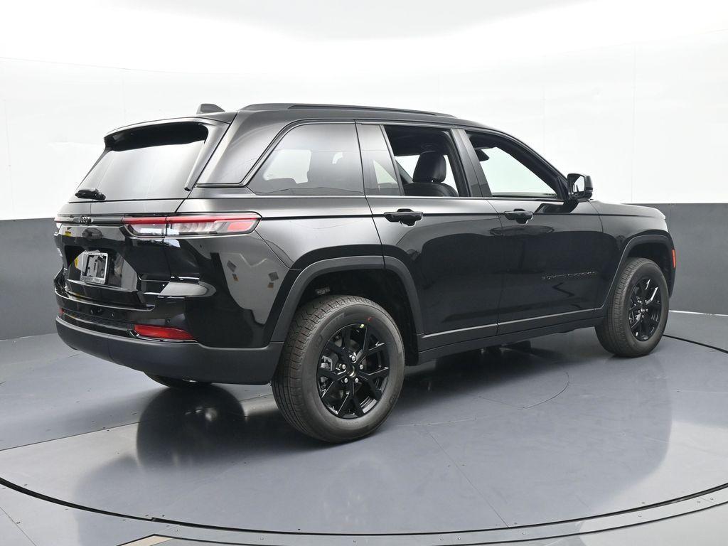 new 2025 Jeep Grand Cherokee car, priced at $47,330