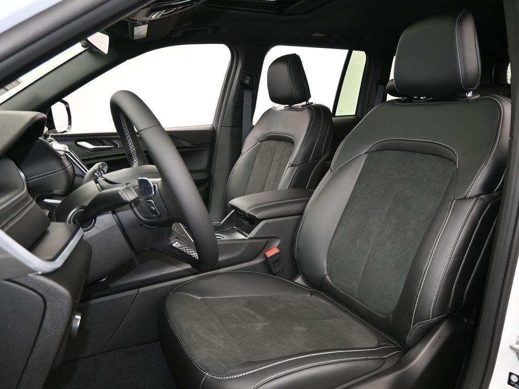 new 2025 Jeep Grand Cherokee car, priced at $44,735