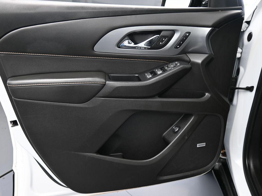 used 2021 Chevrolet Traverse car, priced at $23,777