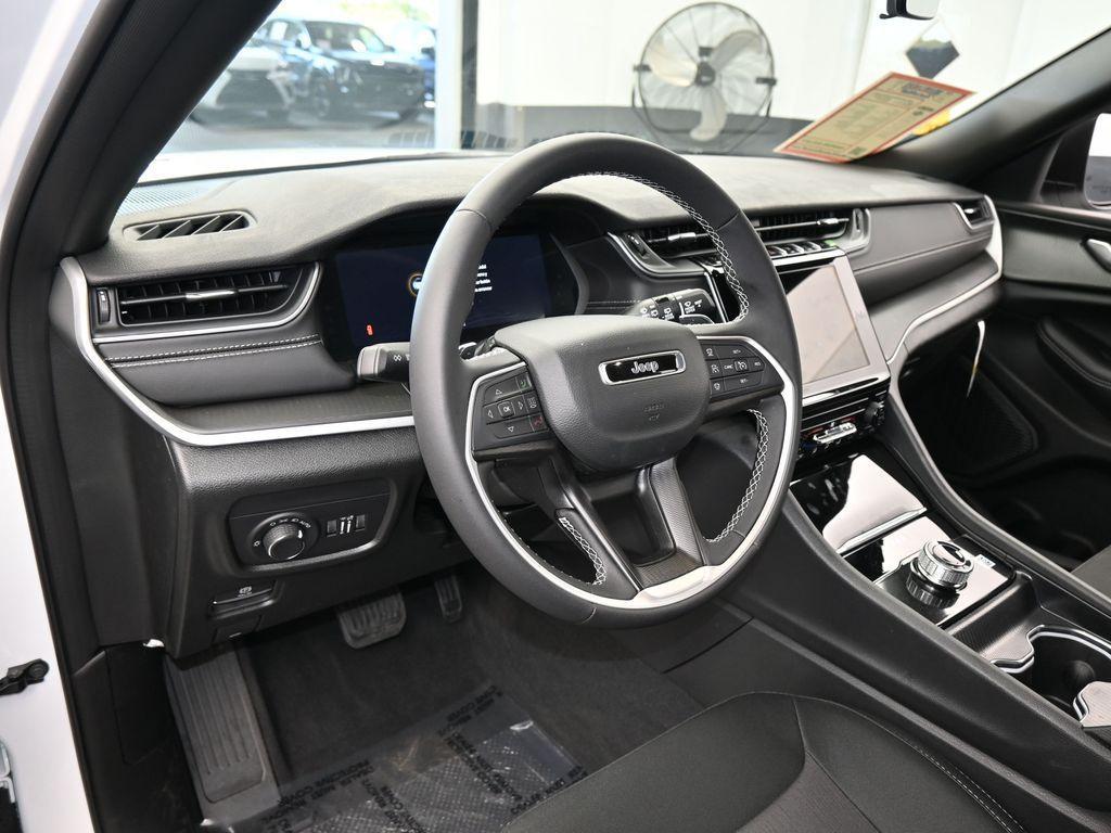 used 2025 Jeep Grand Cherokee car, priced at $30,997