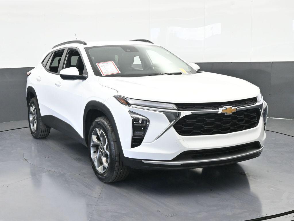 used 2025 Chevrolet Trax car, priced at $20,998