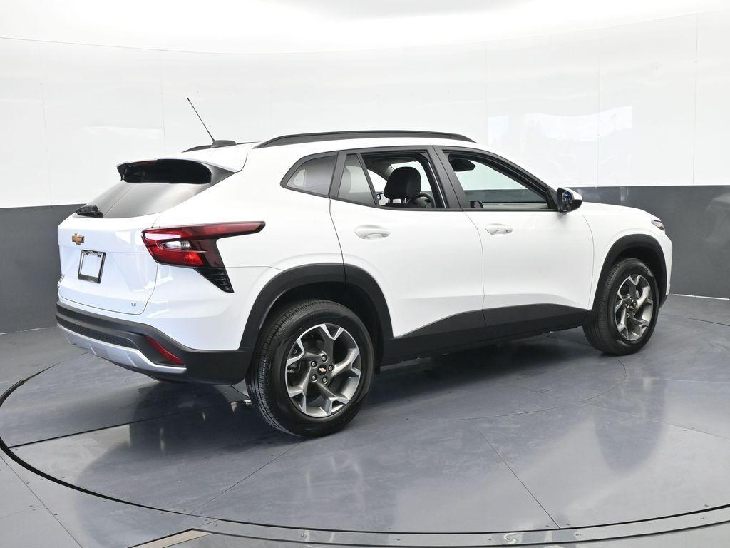 used 2025 Chevrolet Trax car, priced at $20,998