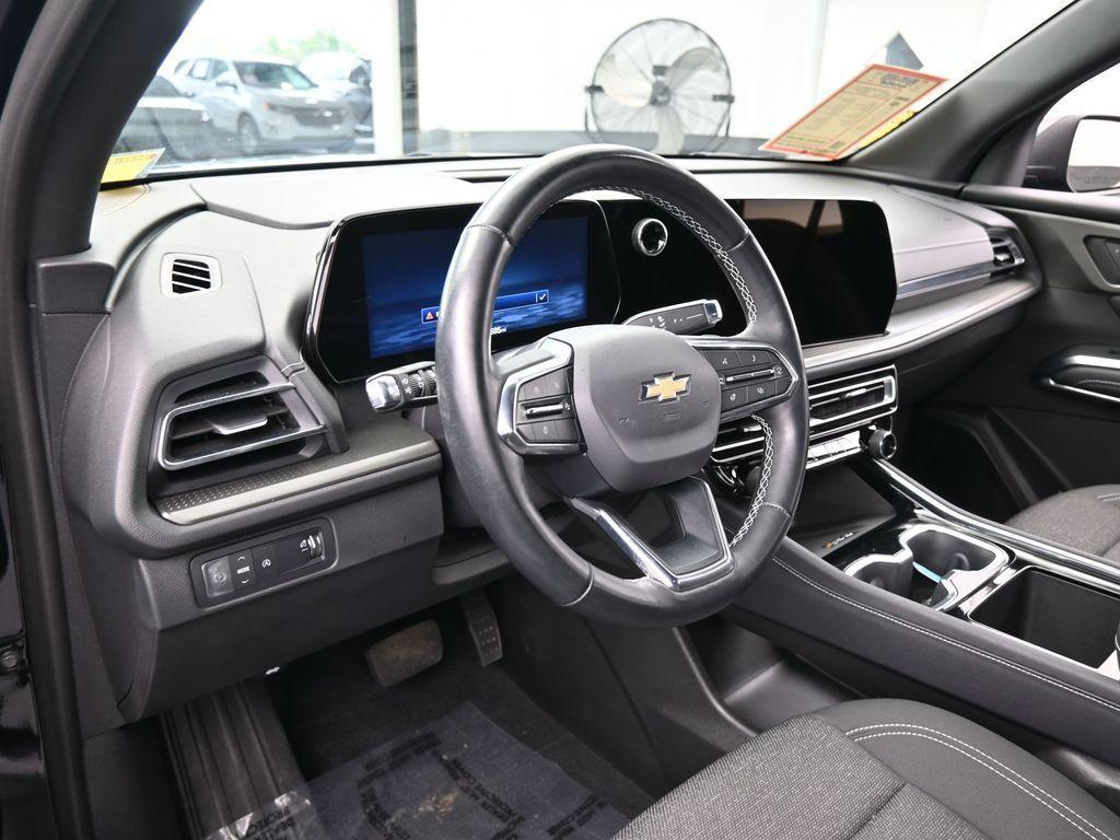 used 2025 Chevrolet Traverse car, priced at $31,660