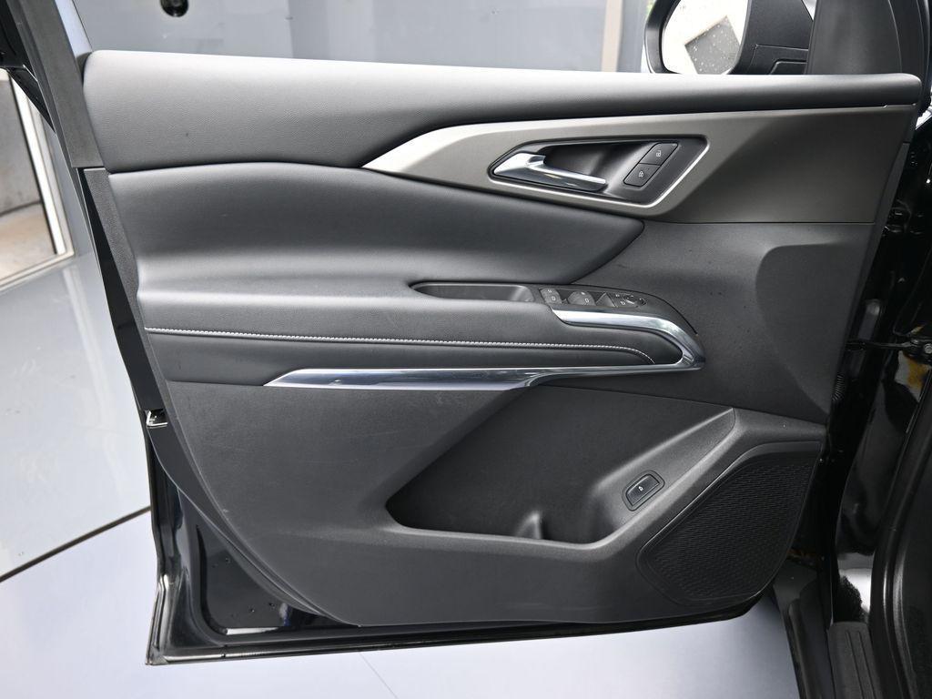 used 2025 Chevrolet Traverse car, priced at $31,660