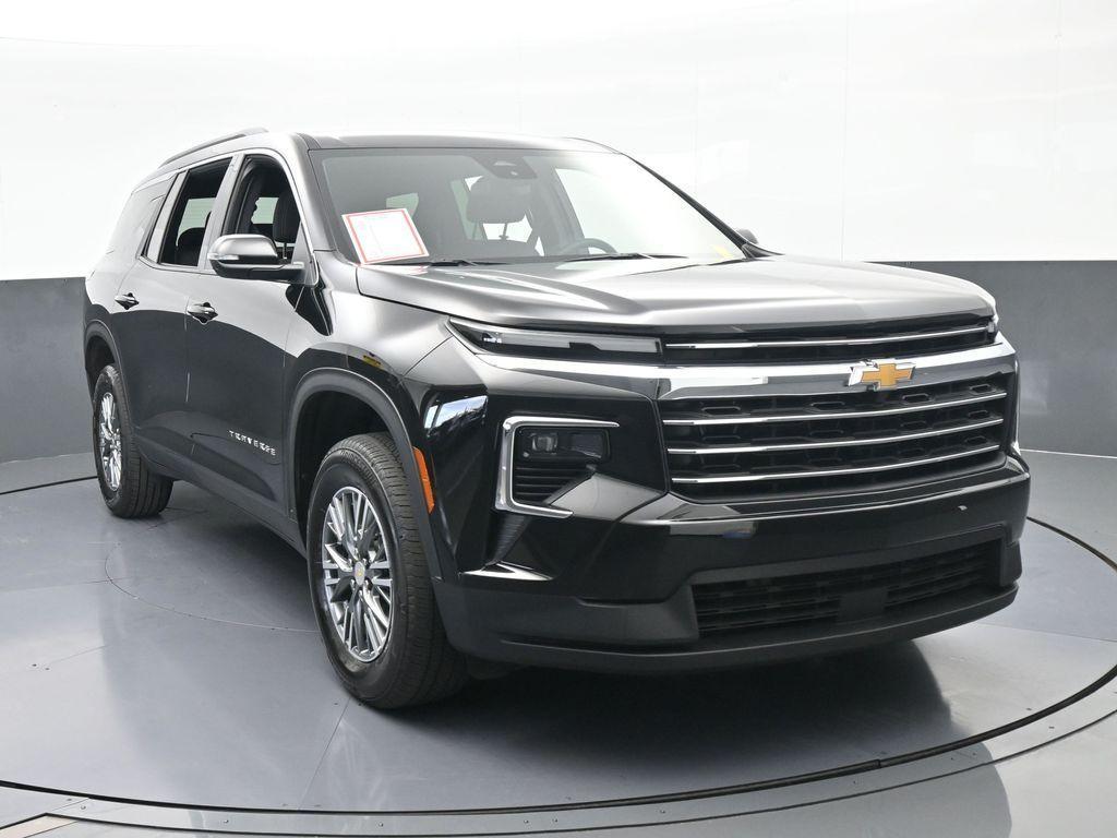 used 2025 Chevrolet Traverse car, priced at $31,660