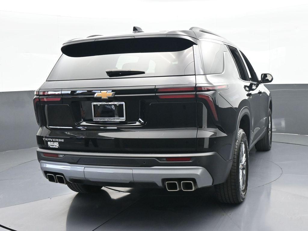 used 2025 Chevrolet Traverse car, priced at $31,660