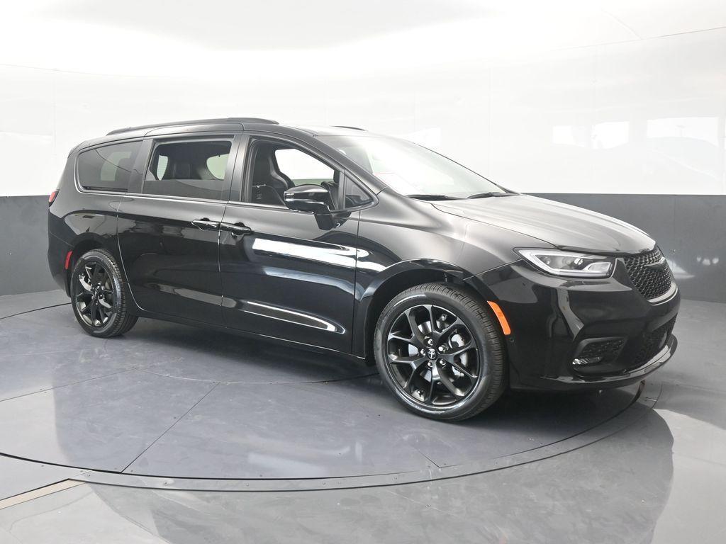 used 2024 Chrysler Pacifica car, priced at $43,849