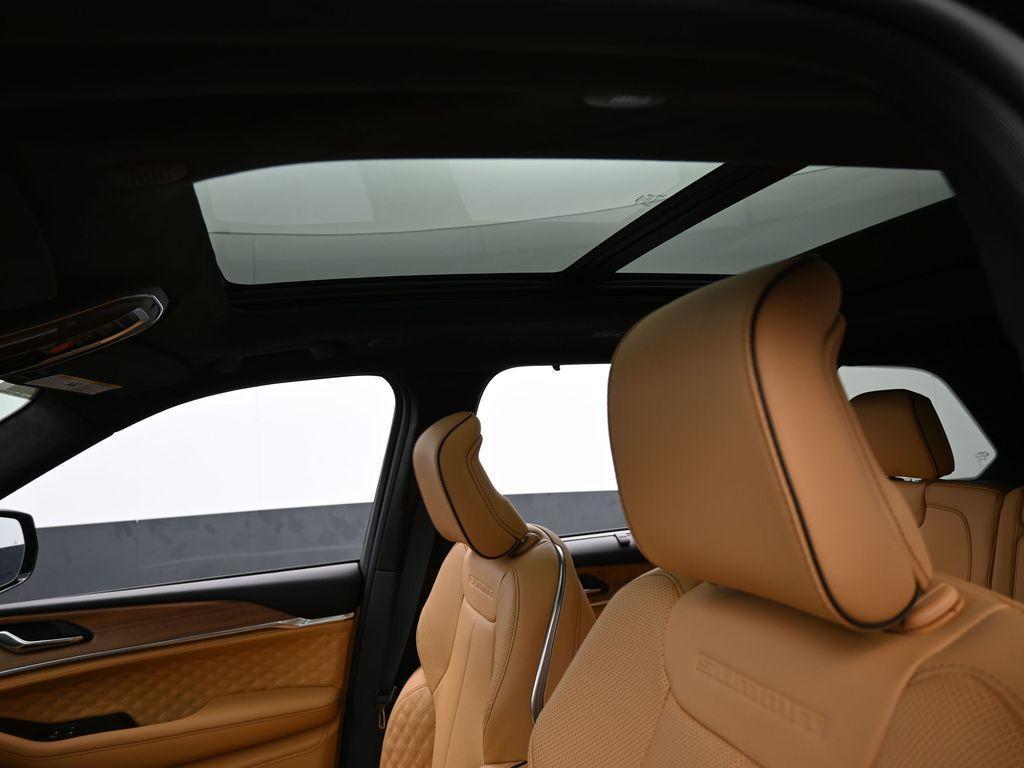 new 2025 Jeep Grand Cherokee car