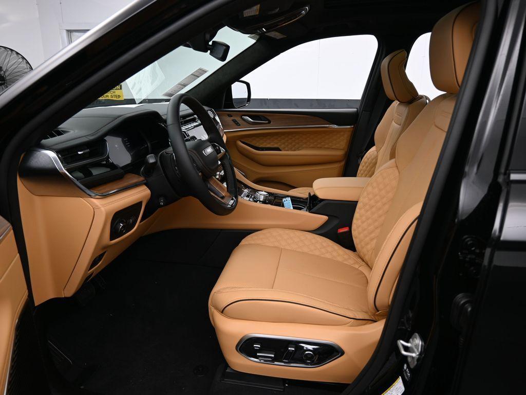 new 2025 Jeep Grand Cherokee car